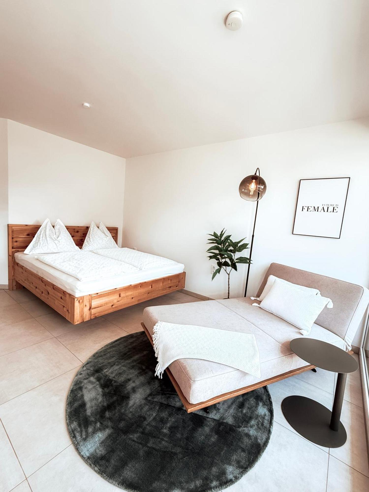 Gluecksmoment Mit Balkon In Apartment